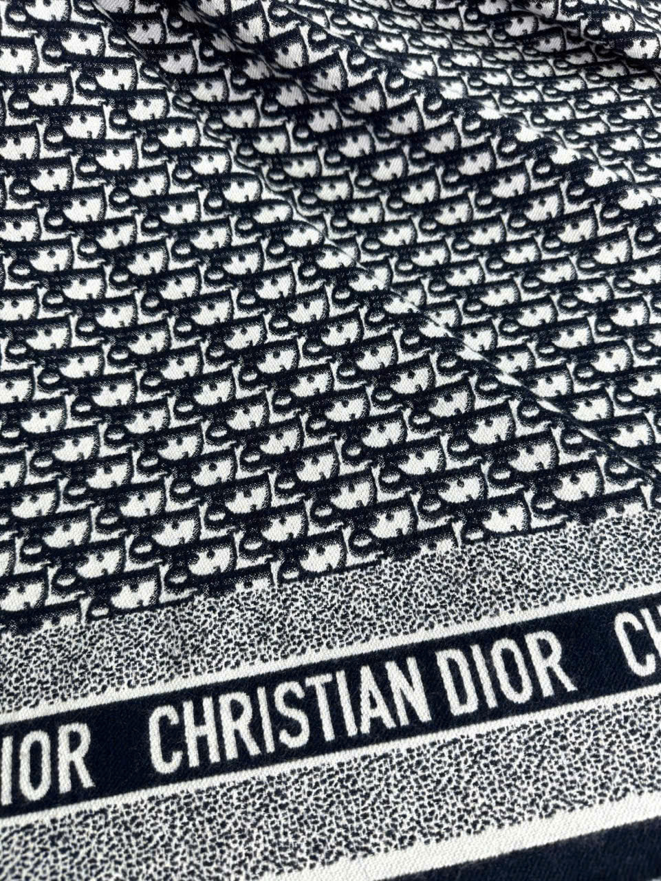 khăn len Dior cao cấp