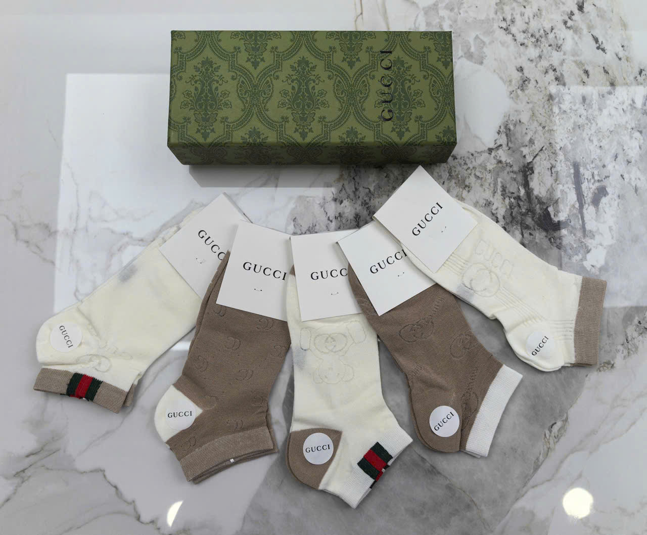 tất Gucci xuân hè